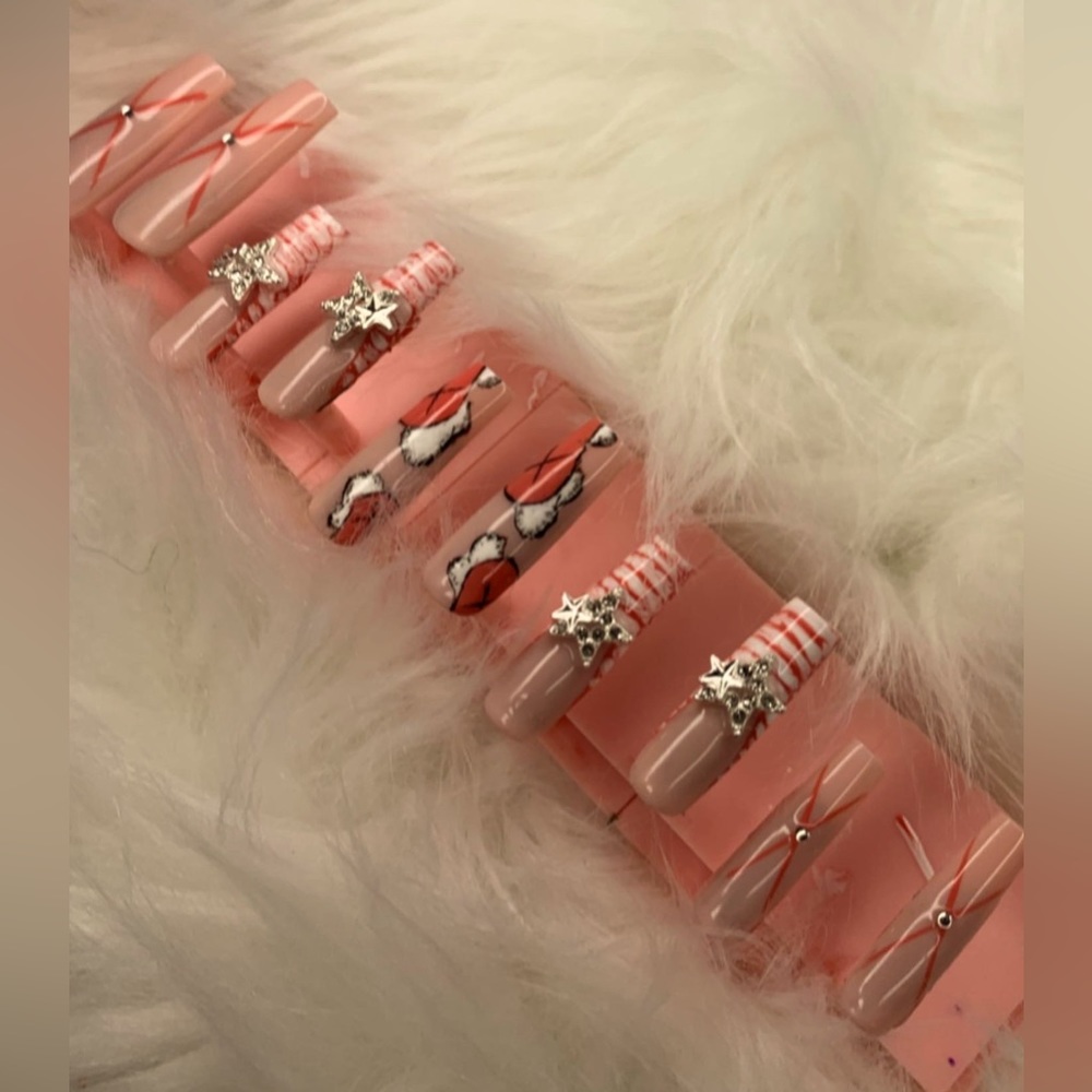 K.A.W.S DESIGN PRESS ON NAILS SET